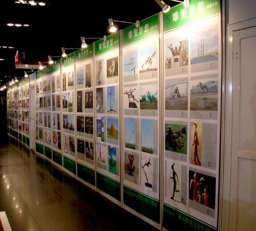 展览展示中的智慧美学 屏风、八棱柱与展板的多维应用